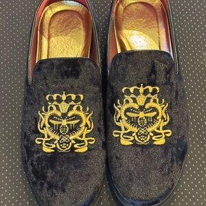 Luxurious Black and Gold Loafers with Ornate Embroidery